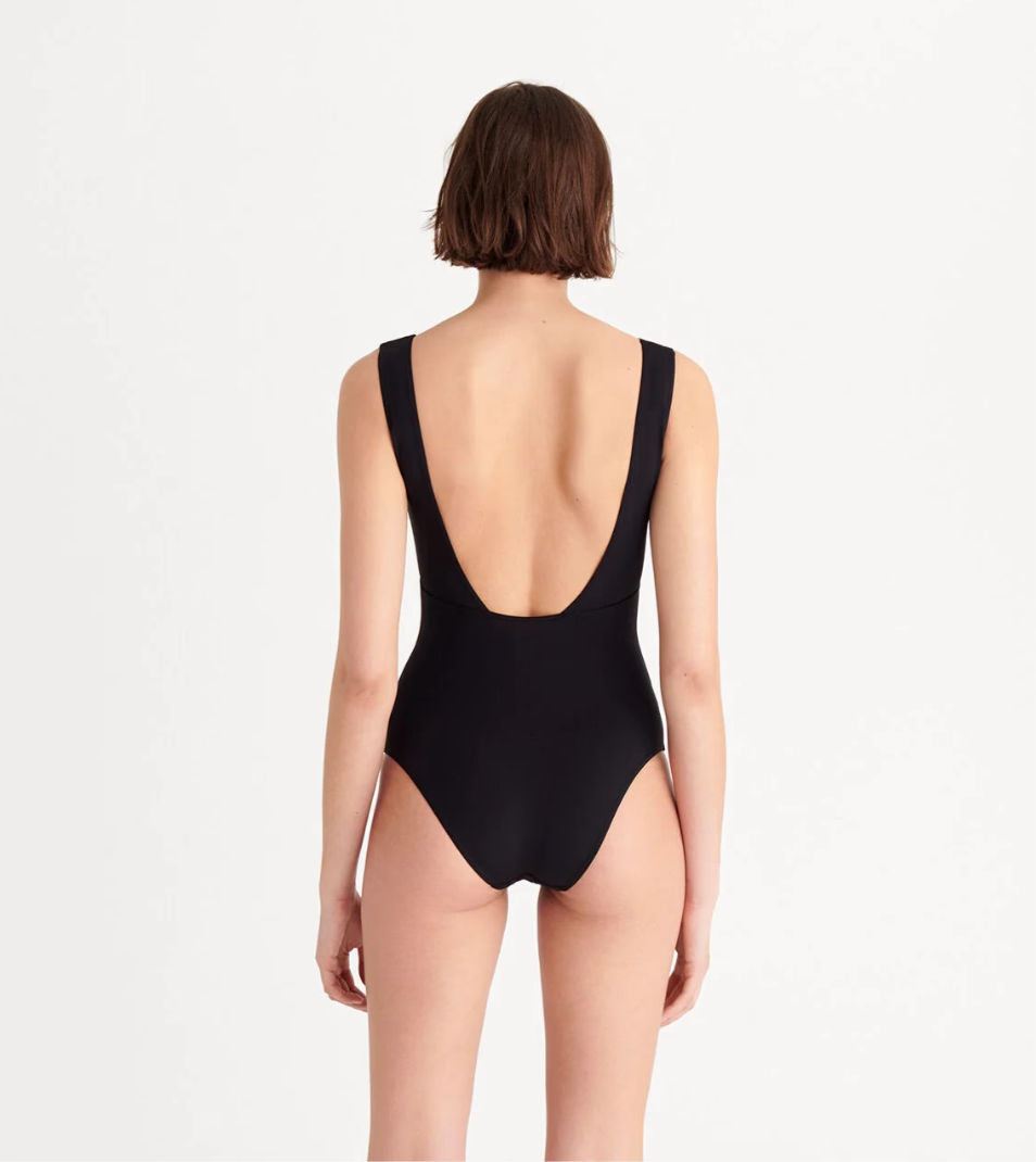 ERES Hold up
Sophisticated One-piece