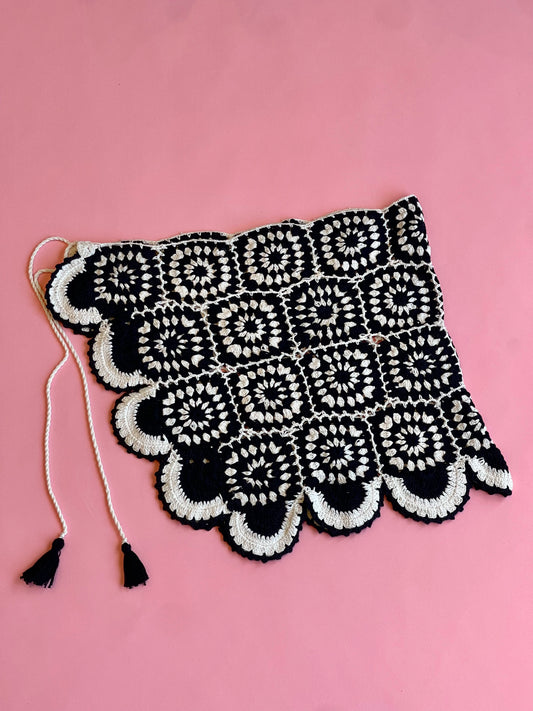 Tropical Punch Crochet Sarong Scallop Edges-Black/White